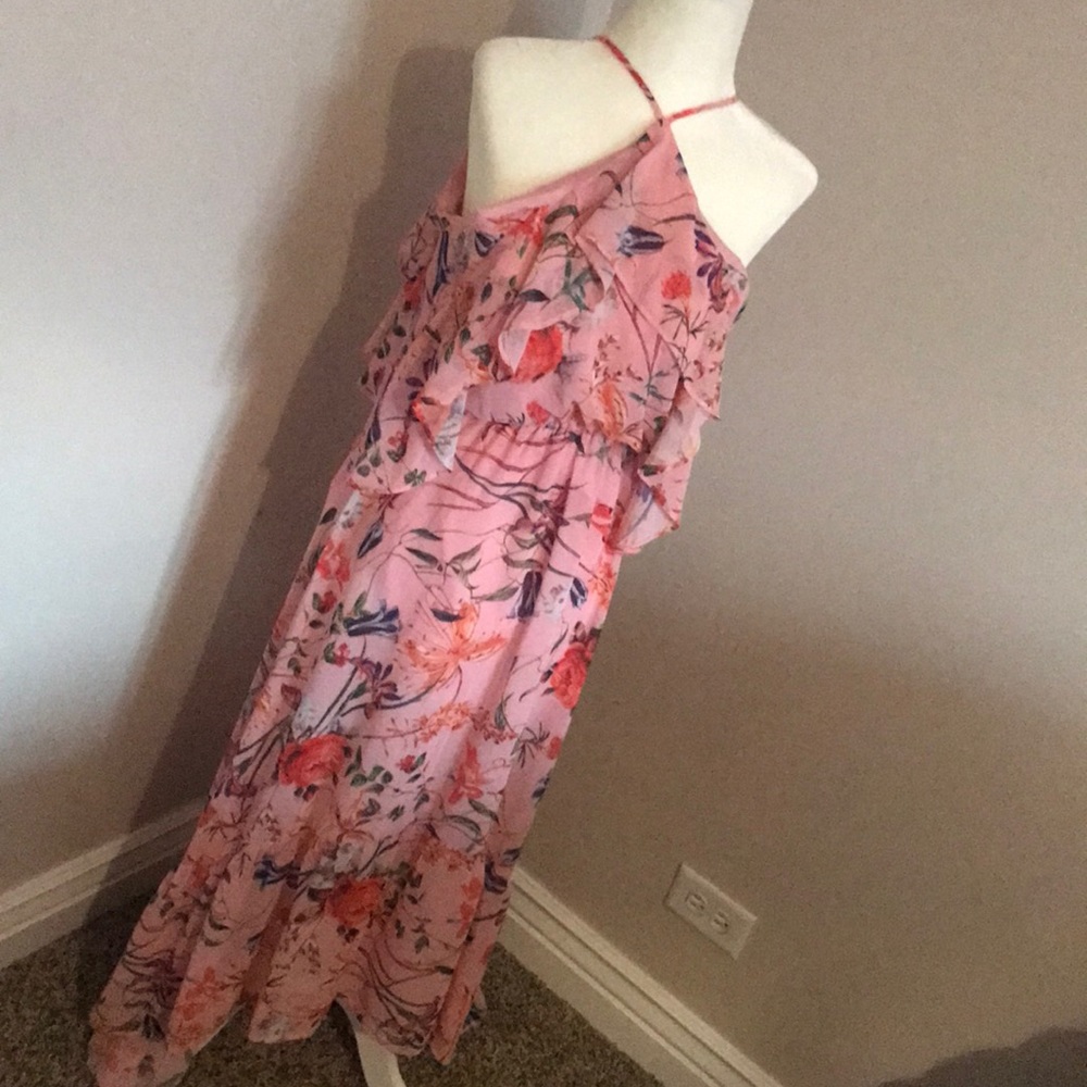 Floral pattern dress.